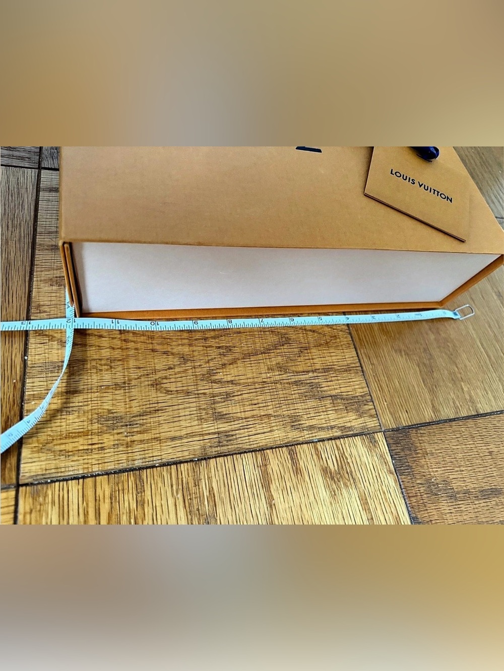 Louis Vuitton Large Gift Box with Ribbon and Tag - Picture 4 of 7